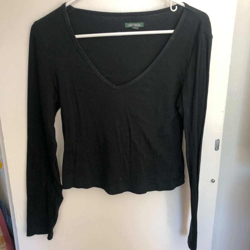 Black v-neck crop top
